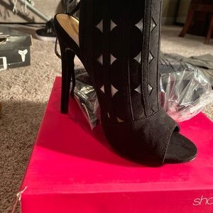 Sz 8 women’s opened toe pumps